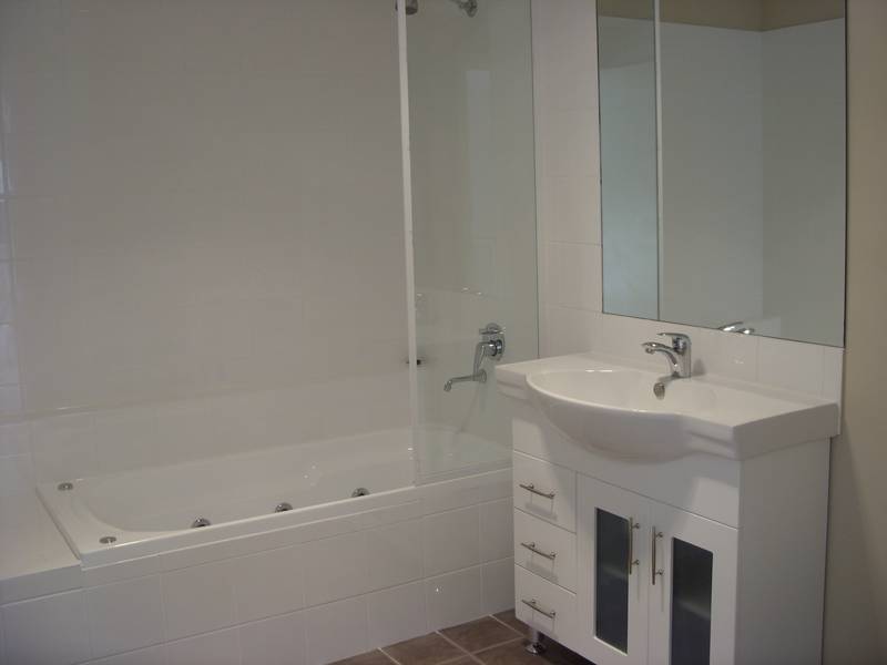 Dual Keyed Apartment Offering Flexability and Superb Views Picture 3