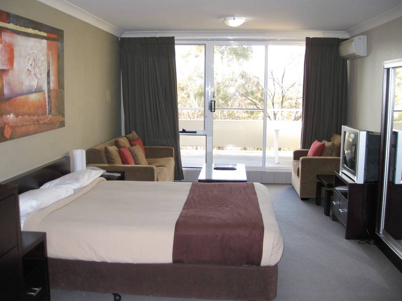 BEST POSITION IN TOWN - MOTIVATED VENDOR WANTS TO SELL Picture 2