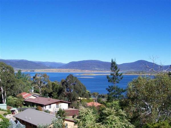 Large Vacant block with Fabulous Lake & Mountain Views Picture 3