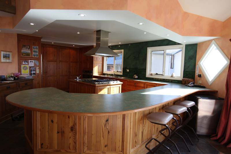 DRESS CIRCLE DUAL OCCUPANCY WITH EXPANSIVE LAKE, TOWN AND MOUNTAIN VIEWS Picture 2