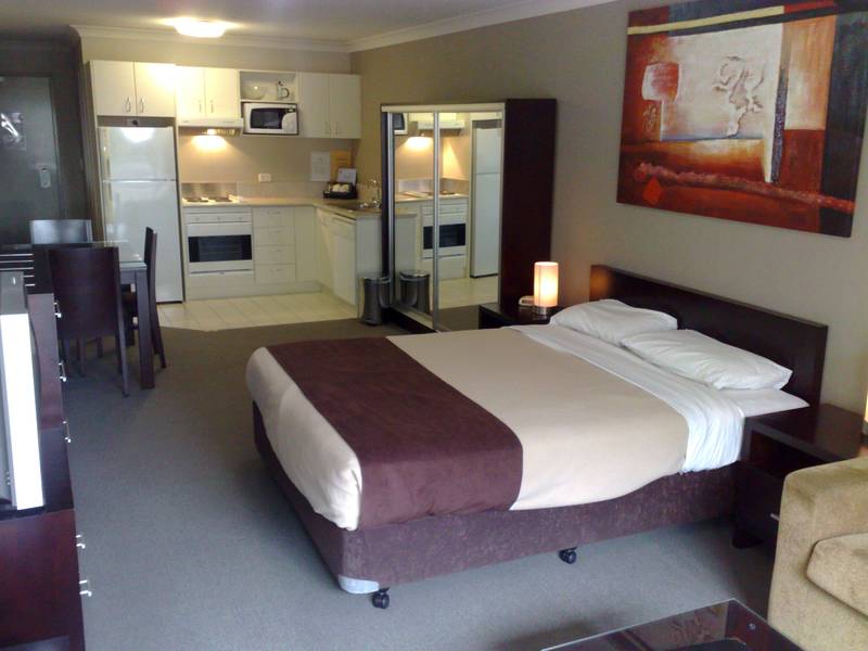 BEST POSITION IN TOWN! Picture 1