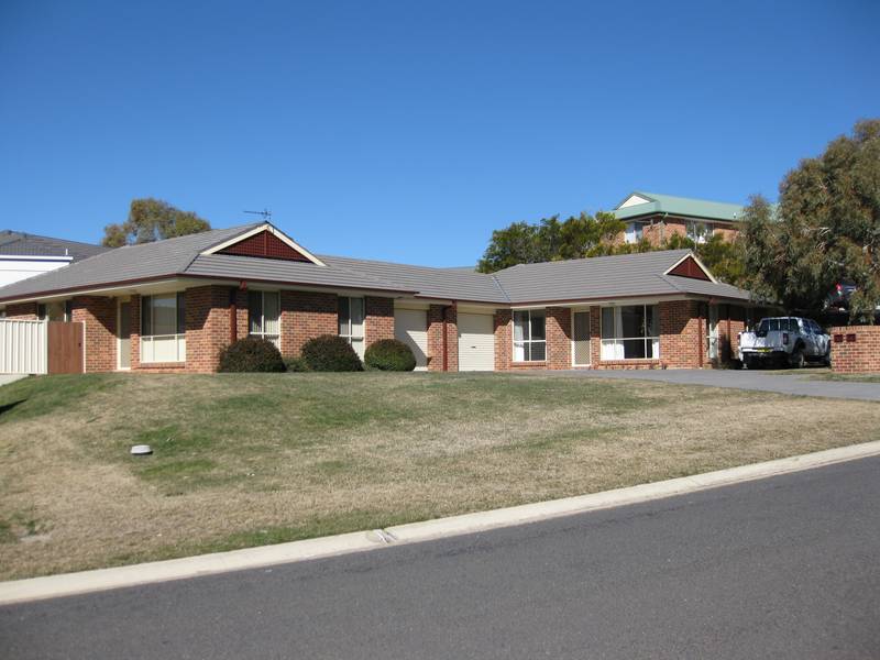 Single level Duplex with Lock up Garage & Lake Views Picture 1