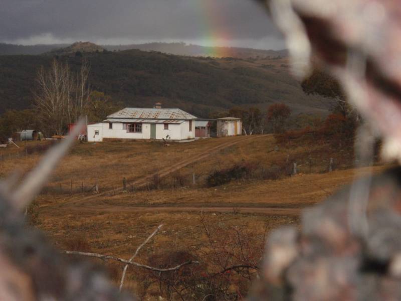 TWO AND A HALF KMS OF SNOWY RIVER FRONTAGE! Picture 1