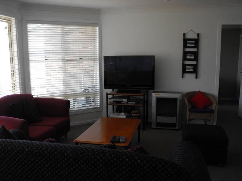 SUMMER LEASE NEAR RAINBOW BEACH Picture 3