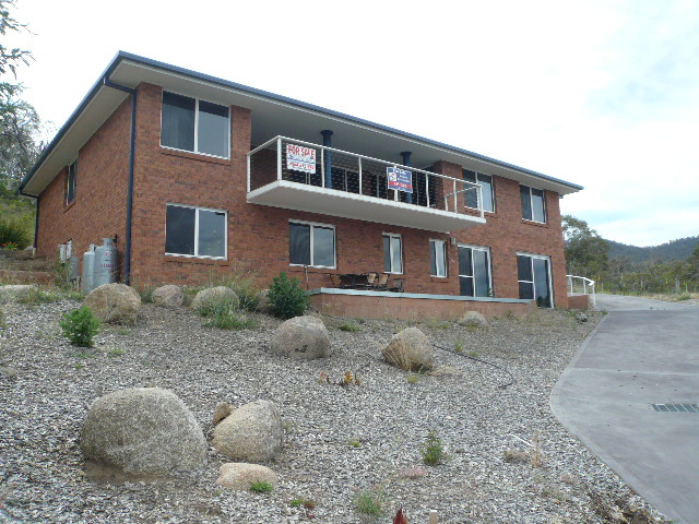 THE HOUSE AND THE UNIT - 12 MONTH LEASE Picture 2