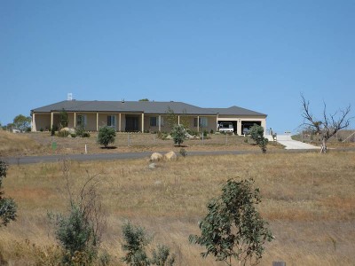 MAGNIFICENT NEW 3/4 BEDROOM HOME ON ELEVATED ACRE BLOCK CLOSE TO JINDABYNE Picture MAGNIFICENT NEW 3/4 BEDROOM HOME ON ELEVATED ACRE BLOCK CLOSE TO JINDABYNE Picture