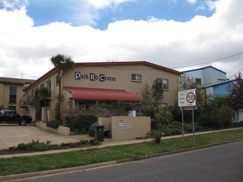 COSMOPOLITAN LIVING IN THE HEART OF JINDABYNE Picture 1