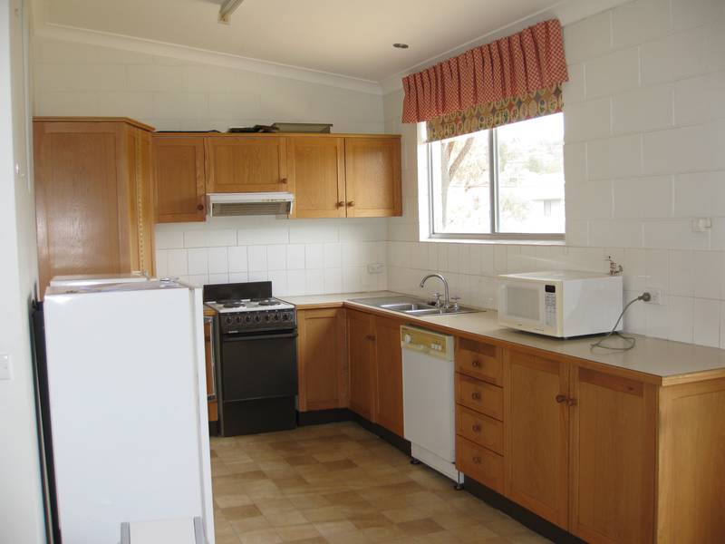 COSMOPOLITAN LIVING IN THE HEART OF JINDABYNE Picture 2