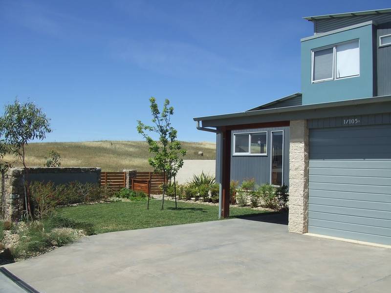 Immaculate option for residential or lifestyle living Picture 2