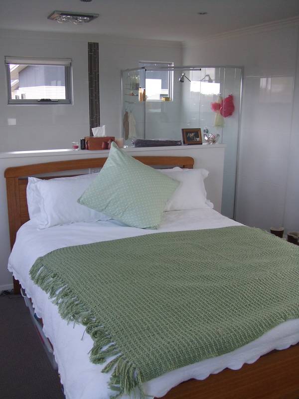 Immaculate option for residential or lifestyle living Picture 3