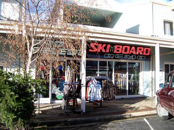 Pro Select Ski Center - Retail & Rental Picture 2