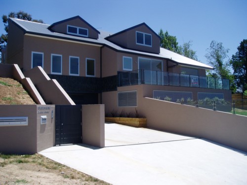 LIVE IN ONE AND RENT THE OTHERS! Picture 1