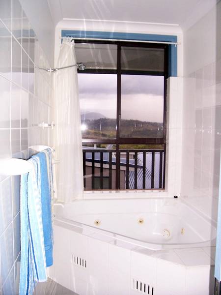 SNOWRIDGE, LIGHT AND BRIGHT! Picture 2