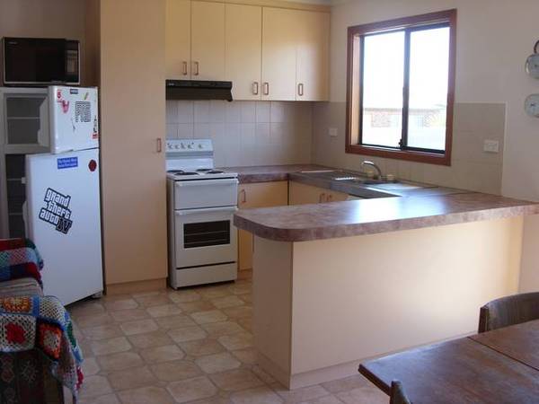 House in Gippsland Street - 12 month lease Picture 2