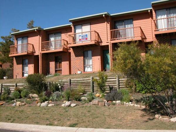 2 BED 1 BATH 2 SEPERATE LIVING AREAS & SAUNA!!! Picture 1