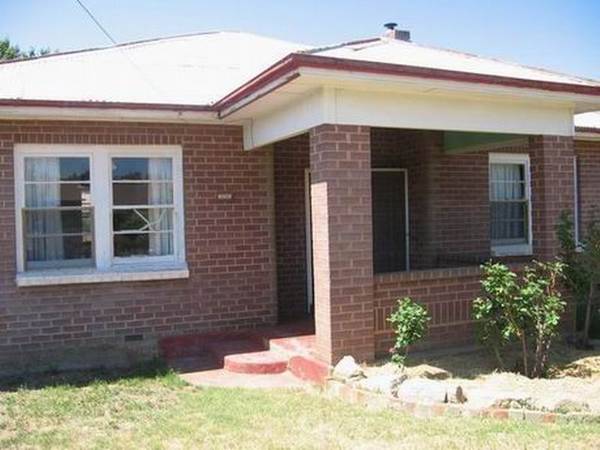 CLASSIC COUNTRY HOME - 12 MONTH RENTAL Picture 1