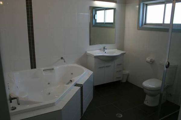 SOPHISTICATED LIVING, FANTASTIC VIEWS Picture 3