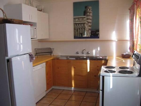 WINTER STAFF & 16 WEEK WINTER LEASES Picture 2