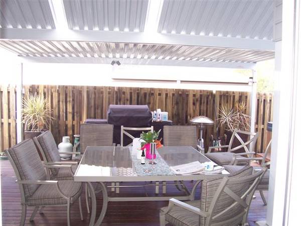 Fully maintained Spa and yard! Picture 1