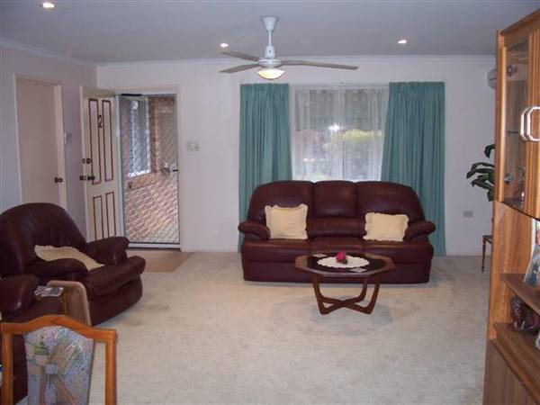 Prime Location - Kippa Ring Picture 3