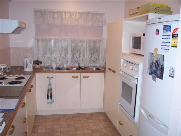 Prime Location - Kippa Ring Picture 2