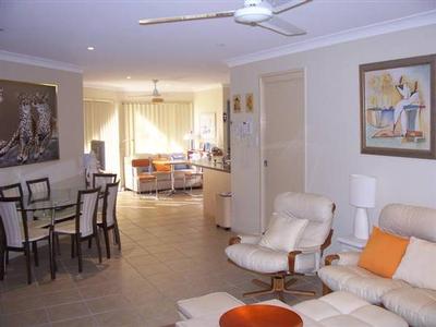 Quality Living, East of Oxley - Woody Point Picture