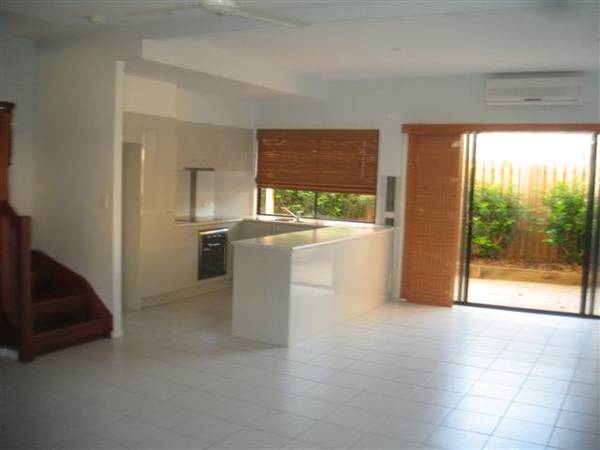 Front grassed Courtyard. Picture