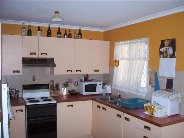 Lots of Extras Here - Kippa Ring Picture 2