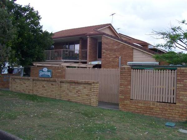 Walk to water, shops etc!!!! Picture 1