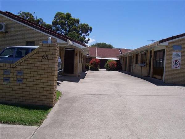 Immaculate Unit - 100m to Suttons Beach Picture 1