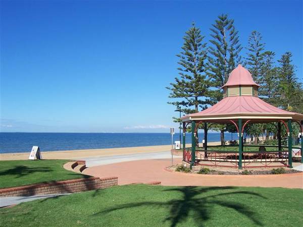 Immaculate Unit - 100m to Suttons Beach Picture 2