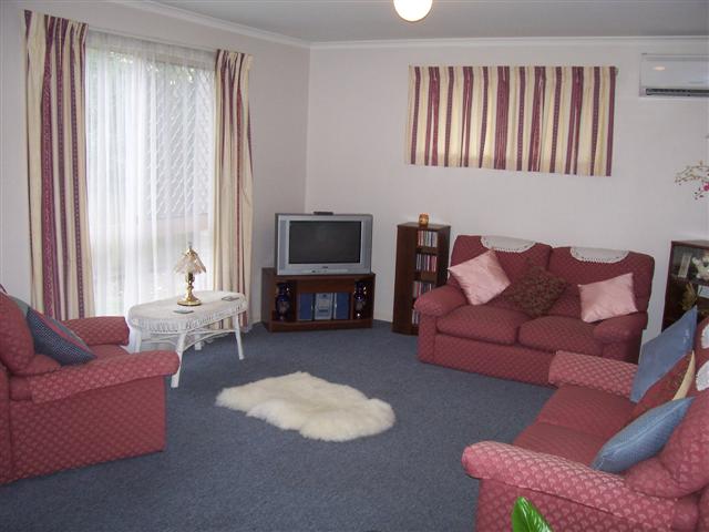 Immaculate Unit - Kippa Ring Picture 2