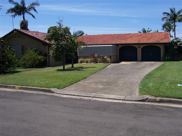 Solid Family Home on 931m2 + Pool & Spa Picture 1