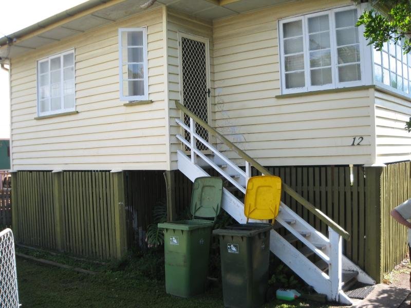 A STONES THROW TO MARGATE BEACHES Picture 3