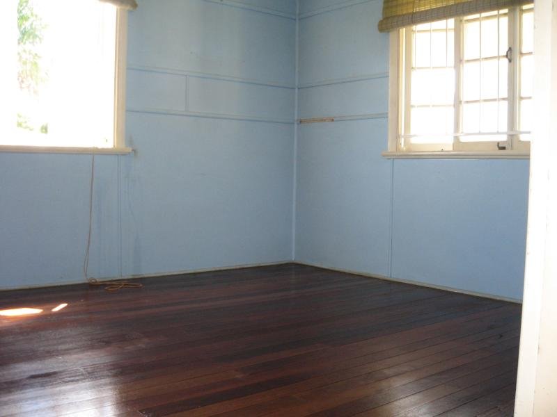 A STONES THROW TO MARGATE BEACHES Picture 2