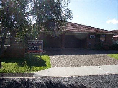 Stylish Duplex - Kippa Ring Picture Stylish Duplex - Kippa Ring Picture