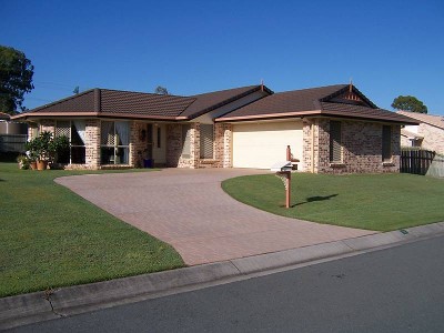 Ideal Family Home on 801m2 + 6m x 6m Shed Picture Ideal Family Home on 801m2 + 6m x 6m Shed Picture