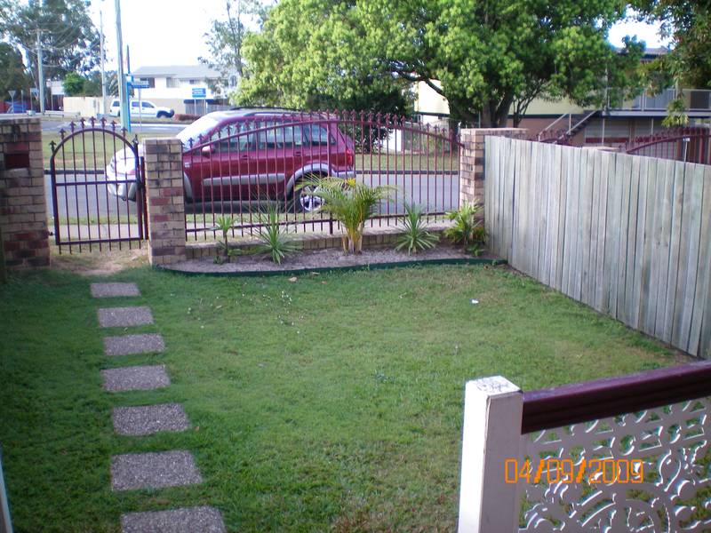 COURTYARD MAINTENANCE INCLUDED ! Picture 3