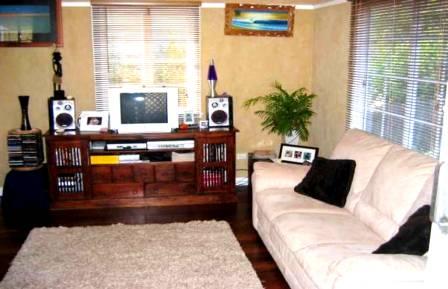 THREE BEDROOM HOUSE IN WOODY POINT Picture 3