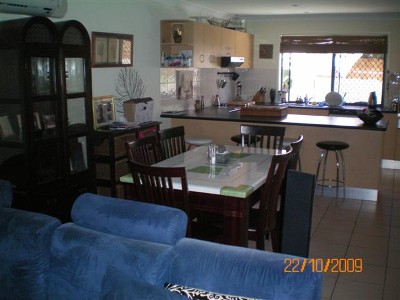 BEAUTIFUL & SPACIOUS TOWNHOUSE. Picture BEAUTIFUL & SPACIOUS TOWNHOUSE. Picture