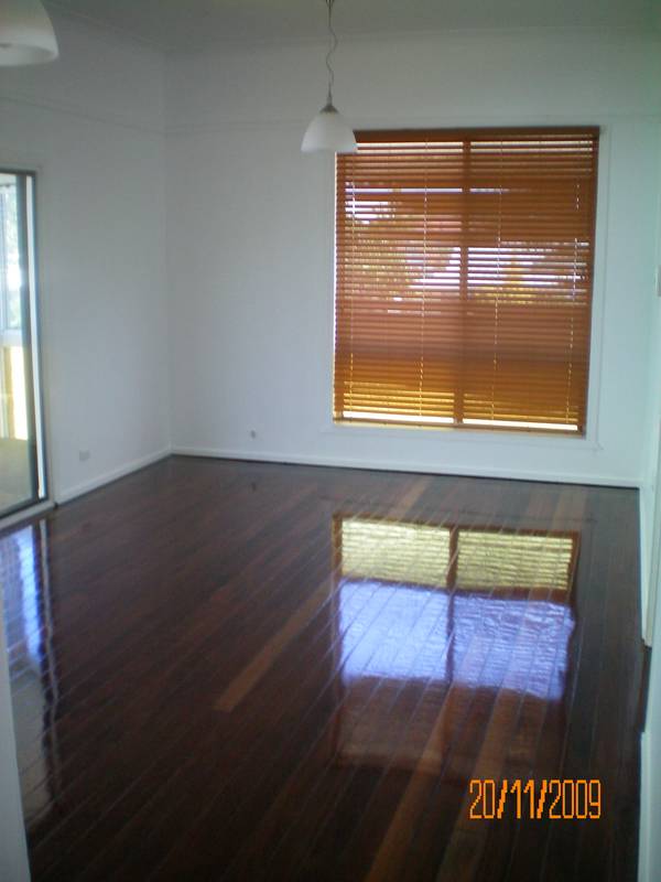 Newly Refurbished Home 50m from the Beach... Picture 2