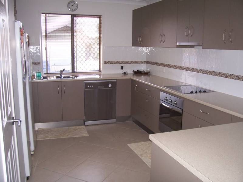 Excutive style living at a fraction of the price !!!! Picture 2