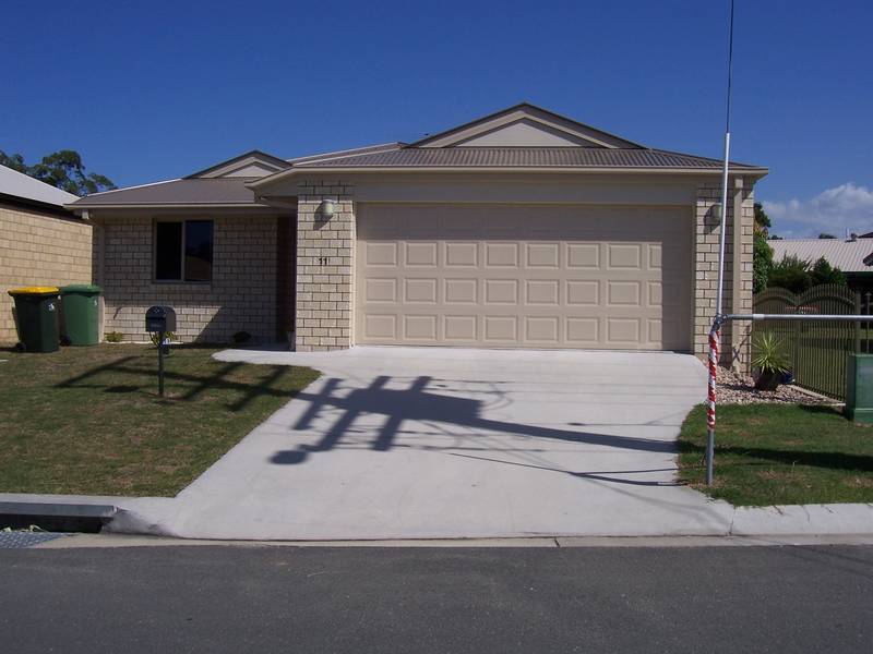 Excutive style living at a fraction of the price !!!! Picture 1