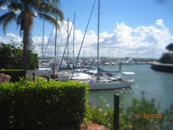 PONTOON ON THE CANAL Picture 1