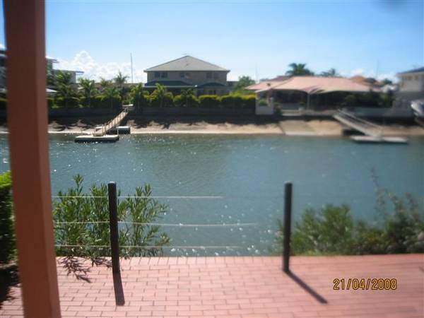 PONTOON ON THE CANAL Picture 2