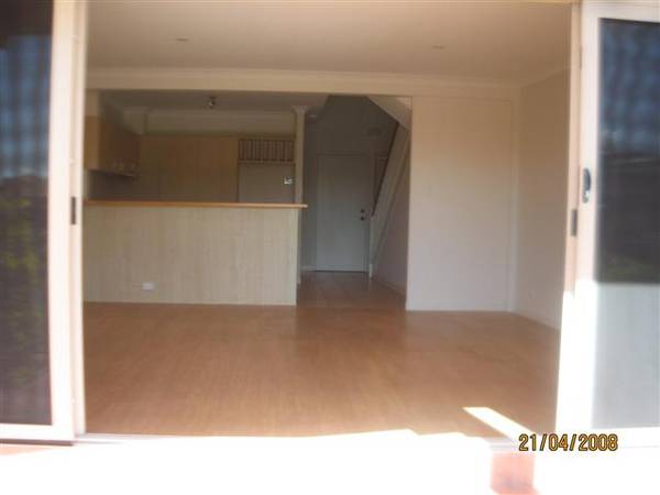 PONTOON ON THE CANAL Picture 3