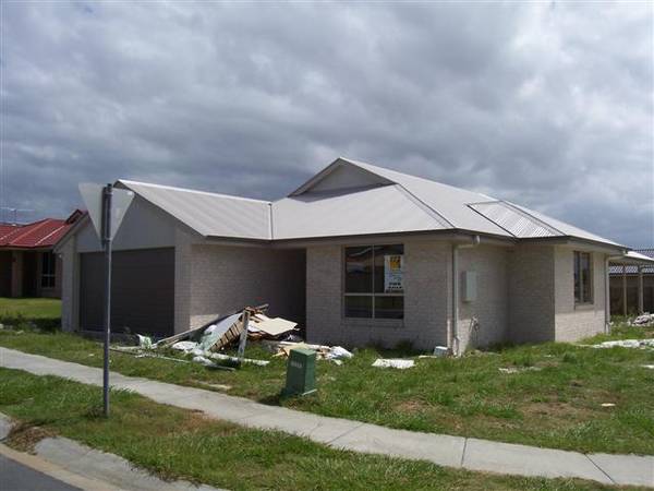 Looking for 5 Bedrooms - Rothwell Picture 1