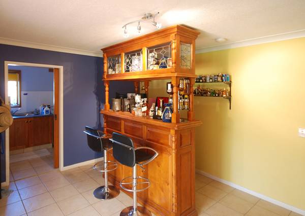 OVERSEAS OWNER WILL CONSIDER ALL OFFERS SERIOUSLY Picture 2