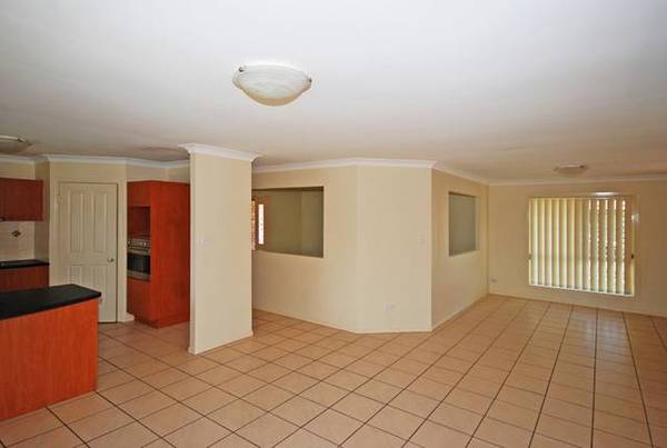 NEAR NEW FAMILY HOME Picture 2