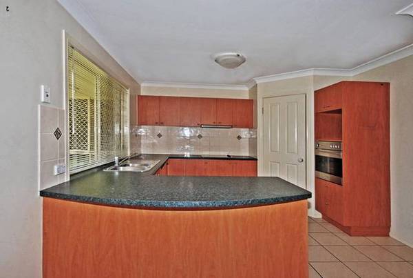 NEAR NEW FAMILY HOME Picture 1